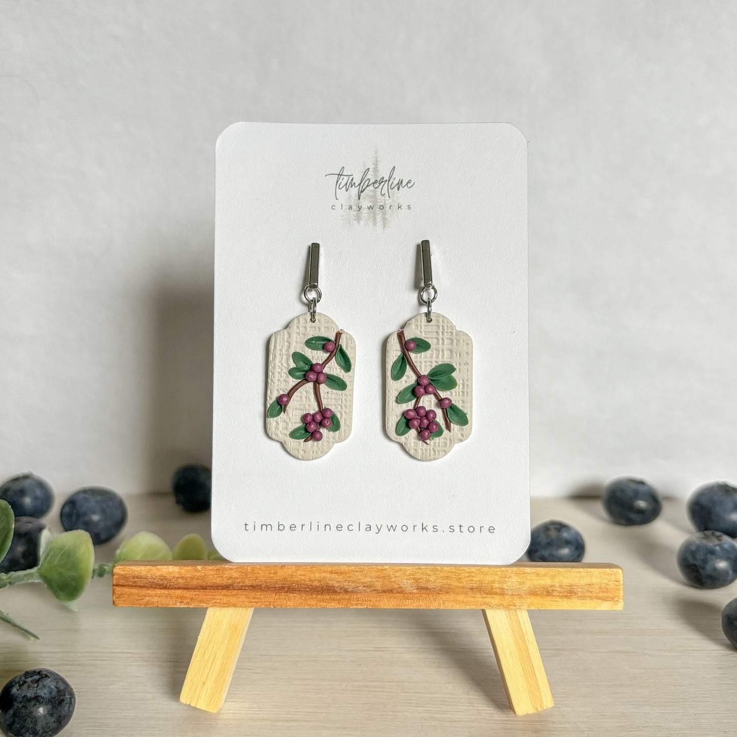 Huckleberry Square Dangles